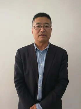 王文广也是首位提出"生物塑料"概念的生物塑料研发领域专家.