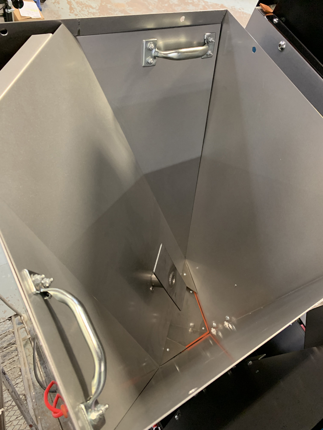 1620352596907970.jpg 02. Hopper Insert with Bridge Breaker.jpg